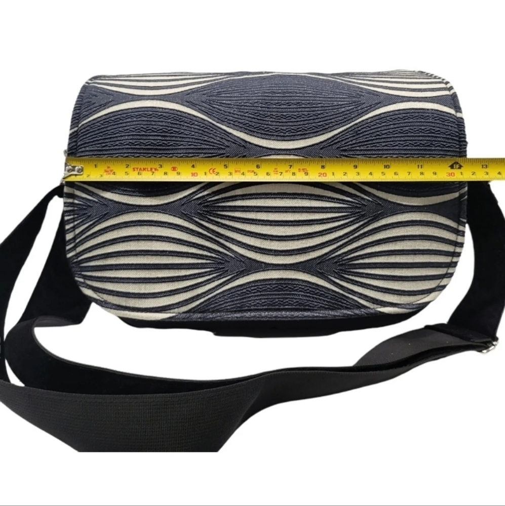 Capturing Couture Zip|Switch Camera Bag - Picture 5 of 11